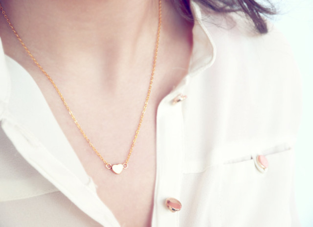 tiny-gold-heart-necklace--640x464